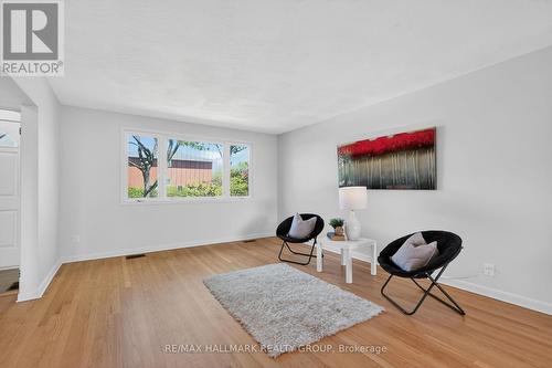 1286 Bonnie Crescent, Ottawa, ON - Indoor Photo Showing Living Room