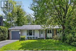 41 PARKMOUNT CRESCENT Ottawa, ON K2H 5T3