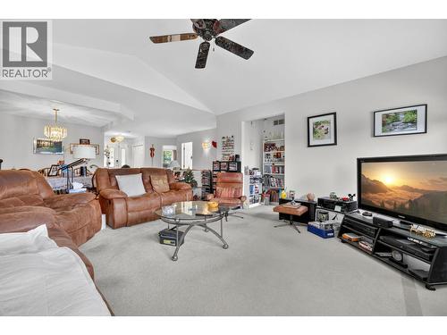 2657 Wild Horse Drive, West Kelowna, BC - Indoor Photo Showing Living Room