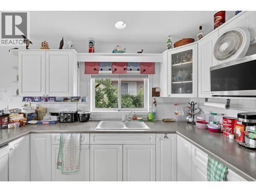 2657 Wild Horse Drive, West Kelowna, BC - Indoor Photo Showing Kitchen With Double Sink
