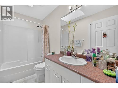 Main Bathroom - 2657 Wild Horse Drive, West Kelowna, BC - Indoor Photo Showing Bathroom