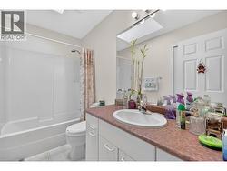 Main Bathroom - 
