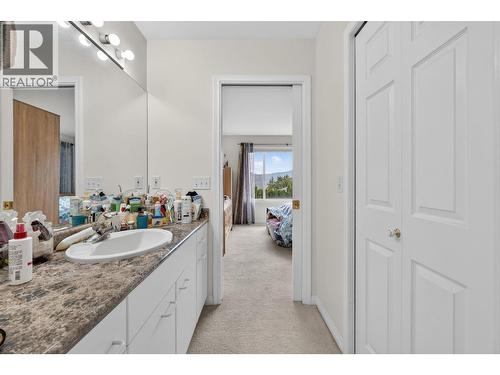 Ensuite with Soaker Tub & Shower - 2657 Wild Horse Drive, West Kelowna, BC - Indoor Photo Showing Bathroom