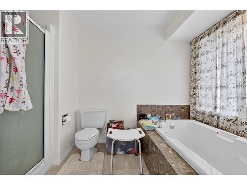 2657 Wild Horse Drive, West Kelowna, BC - Indoor Photo Showing Bathroom