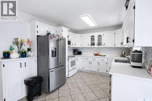 1699 Allbright Crescent, Prince Albert, SK - Indoor Photo Showing Kitchen