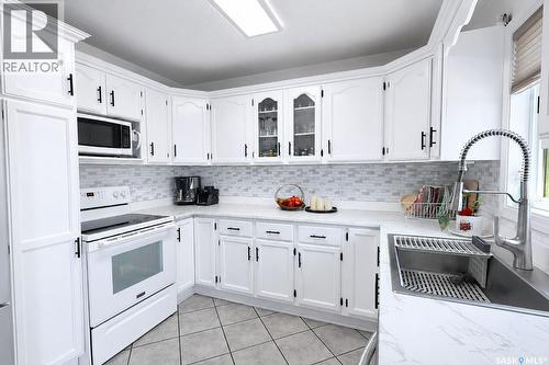 1699 Allbright Crescent, Prince Albert, SK - Indoor Photo Showing Kitchen