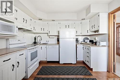 179 B-Say-Tah Road, B-Say-Tah, SK - Indoor Photo Showing Kitchen