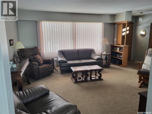 604 King Street, Imperial, SK - Indoor Photo Showing Living Room