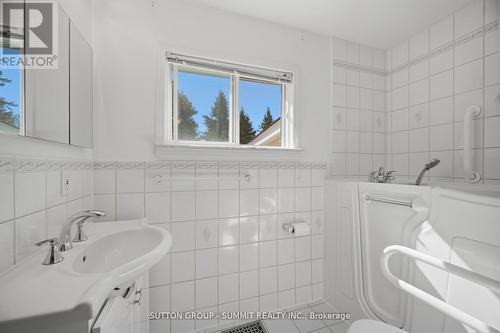 3 Donata Drive, Mississauga, ON - Indoor Photo Showing Bathroom