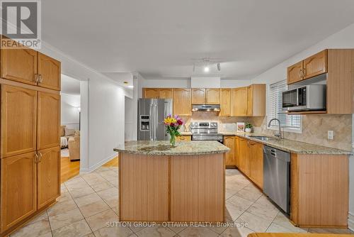 27 Nairn Street, Ottawa, ON - Indoor Photo Showing Kitchen