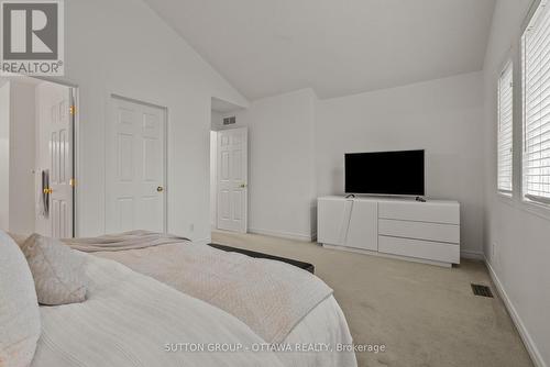 27 Nairn Street, Ottawa, ON - Indoor Photo Showing Bedroom