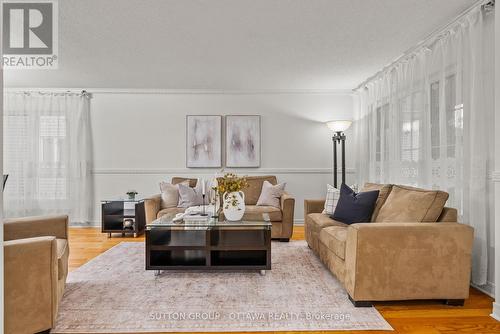 27 Nairn Street, Ottawa, ON - Indoor Photo Showing Living Room
