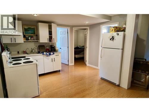 4838 Kitwanga Drive, 108 Mile Ranch, BC - Indoor Photo Showing Kitchen