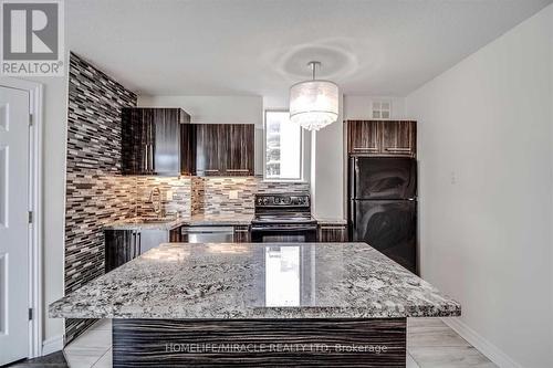 605 - 95 Lombard Street, Toronto, ON - Indoor Photo Showing Kitchen