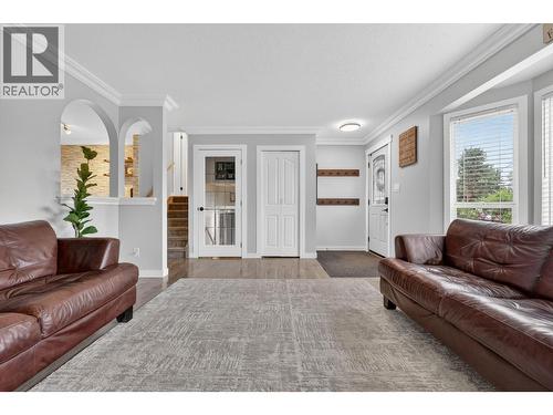 10911 Sherman Drive, Lake Country, BC - Indoor Photo Showing Living Room