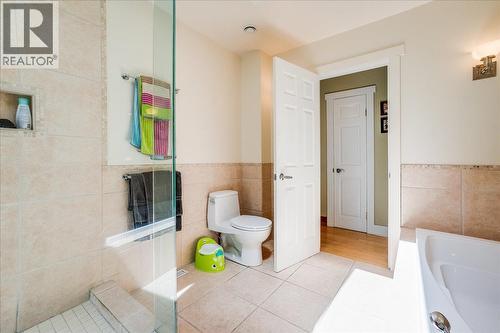 1001 Gilker Street, Nelson, BC - Indoor Photo Showing Bathroom