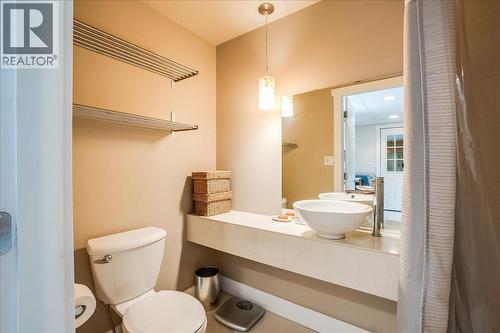 1001 Gilker Street, Nelson, BC - Indoor Photo Showing Bathroom