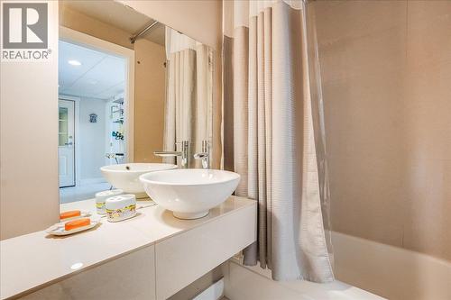 1001 Gilker Street, Nelson, BC - Indoor Photo Showing Bathroom