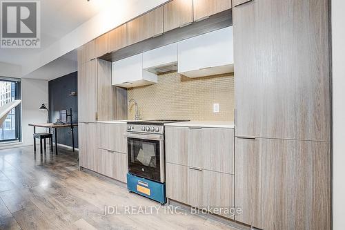 704 - 159 Dundas Street E, Toronto, ON - Indoor Photo Showing Kitchen