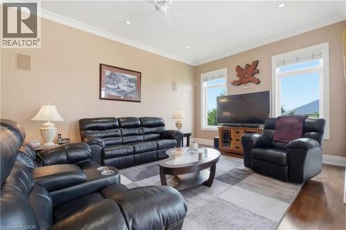 119 Gerber Meadows Drive, Wellesley, ON - Indoor Photo Showing Living Room