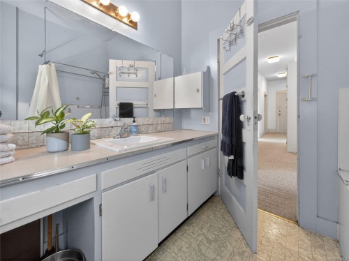 1215 Queens Ave, Victoria, BC 