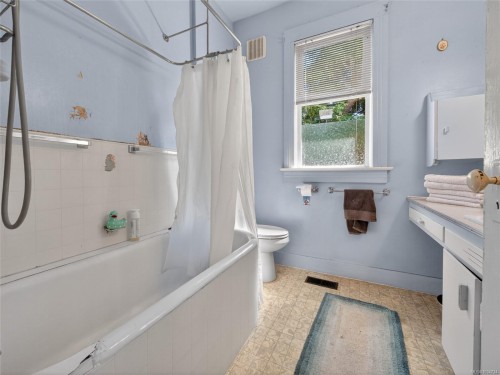 1215 Queens Ave, Victoria, BC 