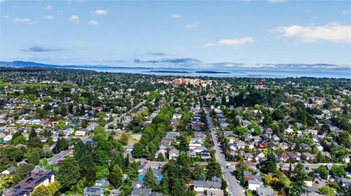 1215 Queens Ave, Victoria, BC 