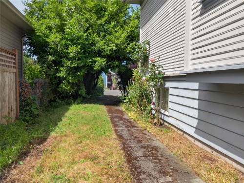 1215 Queens Ave, Victoria, BC 