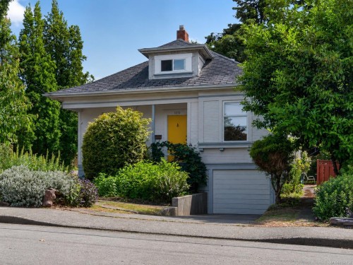 1215 Queens Ave, Victoria, BC 