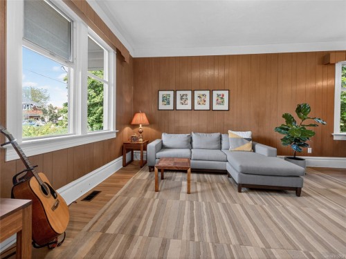 1215 Queens Ave, Victoria, BC 