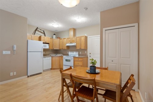 #301-2844 Bryn Maur Rd, Langford, BC - Indoor Photo Showing Kitchen
