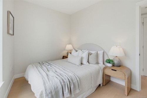 #Ph 403-5229 Cordova Bay Rd, Saanich, BC - Indoor Photo Showing Bedroom