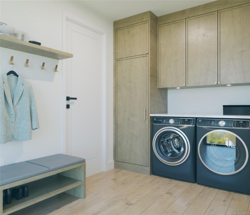 #1-3080 Oakdowne Rd, Oak Bay, BC - Indoor Photo Showing Laundry Room