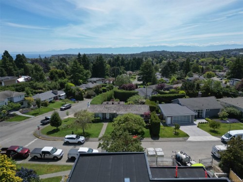 #1-3080 Oakdowne Rd, Oak Bay, BC - Outdoor With View