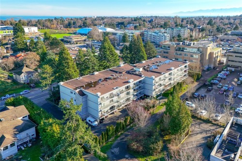 #411-2022 Foul Bay Rd  Victoria, BC V8R 5A9