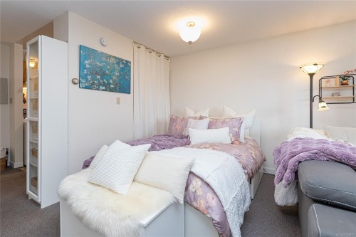 #411-2022 Foul Bay Rd, Victoria, BC - Indoor Photo Showing Bedroom