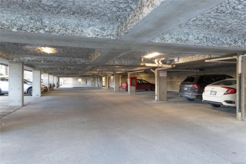 #411-2022 Foul Bay Rd, Victoria, BC - Indoor Photo Showing Garage