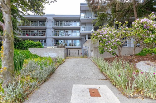 #411-2022 Foul Bay Rd, Victoria, BC - Outdoor