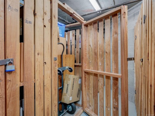 #501-327 Maitland St, Victoria, BC - Indoor Photo Showing Other Room