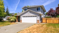 1802 Hawk Dr Courtenay, BC V9N 8S4