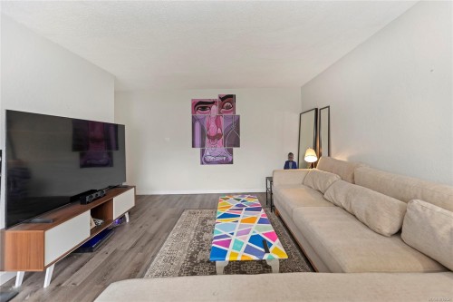 #304-3040 Pine St, Chemainus, BC - Indoor Photo Showing Living Room