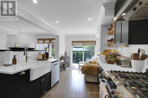 112 Talltree Crescent, Ottawa, ON - Indoor Photo Showing Kitchen With Upgraded Kitchen