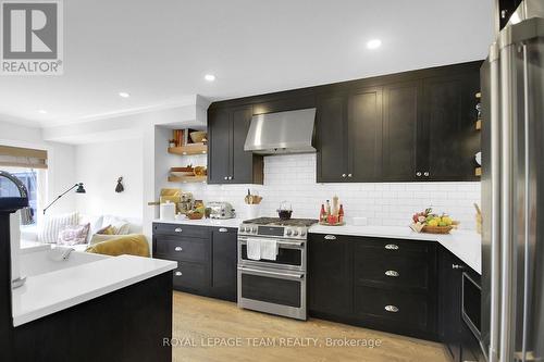 112 Talltree Crescent, Ottawa, ON - Indoor Photo Showing Kitchen With Upgraded Kitchen