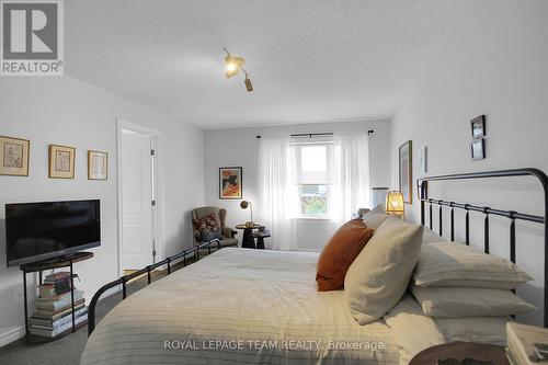 112 Talltree Crescent, Ottawa, ON - Indoor Photo Showing Bedroom