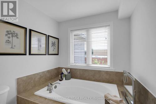 112 Talltree Crescent, Ottawa, ON - Indoor Photo Showing Bathroom