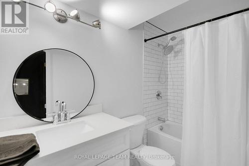 112 Talltree Crescent, Ottawa, ON - Indoor Photo Showing Bathroom