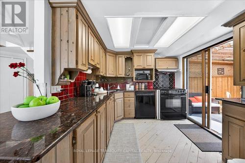 260 Douglas Road, Richmond Hill, ON - Indoor Photo Showing Kitchen