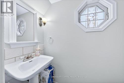 260 Douglas Road, Richmond Hill, ON - Indoor Photo Showing Bathroom