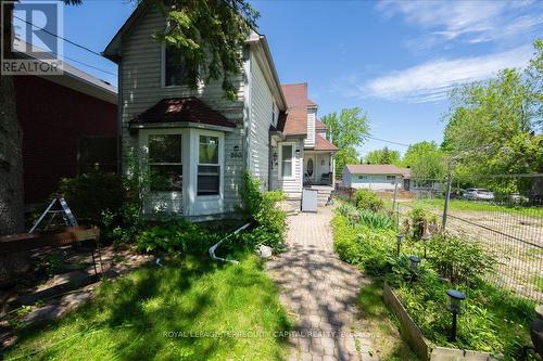 260 Douglas Road, Richmond Hill, ON - Outdoor