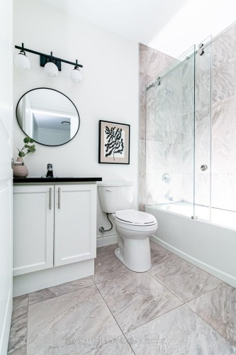 631-101 Shoreview Place, Hamilton, ON - Indoor Photo Showing Bathroom